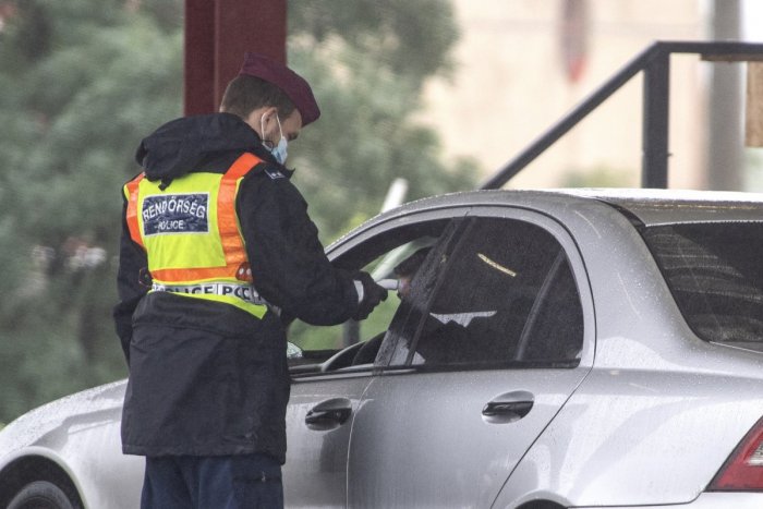 Ilustračný obrázok k článku SVET O SLOVENSKU: Slovák zrazil opitého muža ležiaceho na ceste a z miesta ušiel