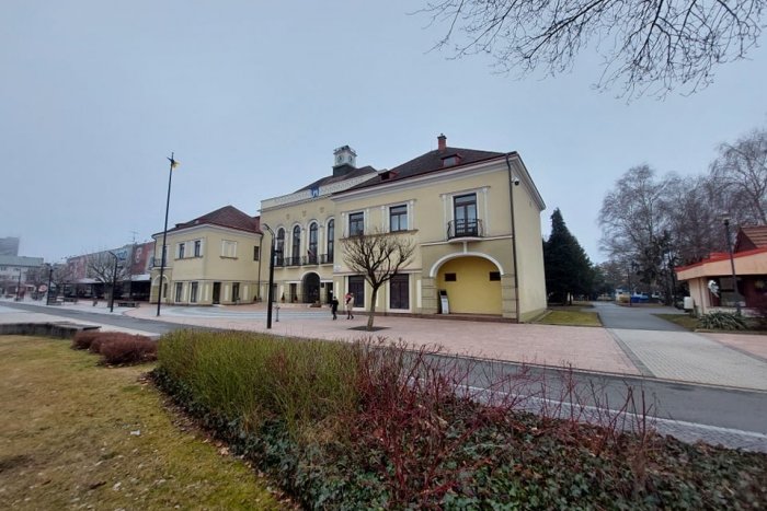 Ilustračný obrázok k článku Michalovská radnica obmedzuje dočasne niektoré služby