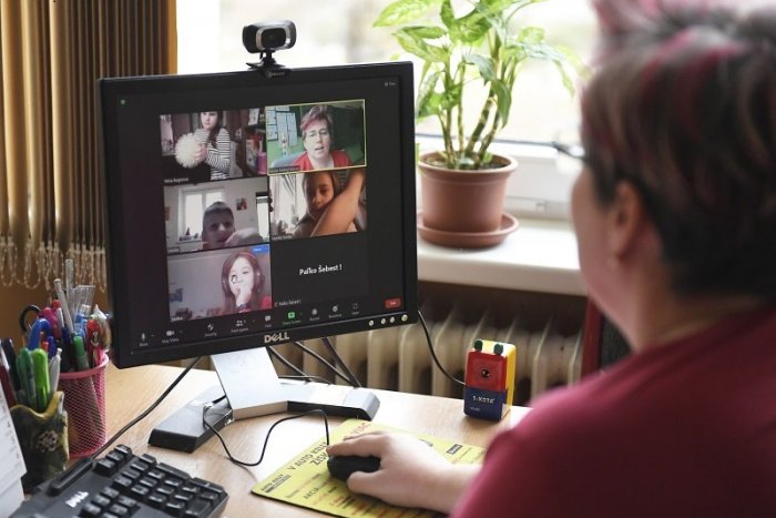 Ilustračný obrázok k článku Karanténa po kontakte v škole s pozitívnym sa pre bezpríznakových ruší