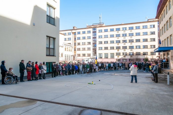 Ilustračný obrázok k článku Študenti a zamestnanci Katolíckej univerzity vytvorili zo sviečok srdce pre Ukrajinu