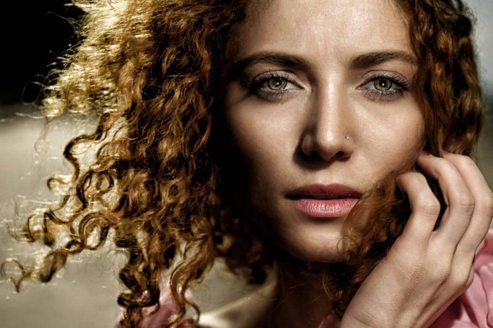 Ilustračný obrázok k článku Blondínka, brunetka, ryšavka? Muži v prieskume prezradili, za kým sa otáčajú NAJVIAC