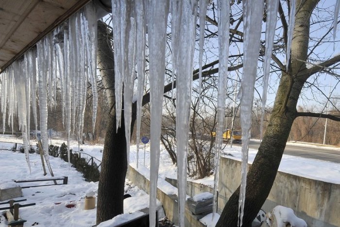 Ilustračný obrázok k článku Po hustom snežení prichádzajú silné MRAZY: Teploty môžu klesnúť až k -20 °C