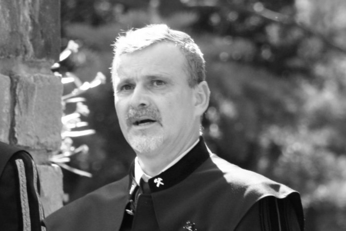 Ilustračný obrázok k článku Smutná správa: Zomrel bývalý dlhoročný primátor Handlovej Rudolf Podoba