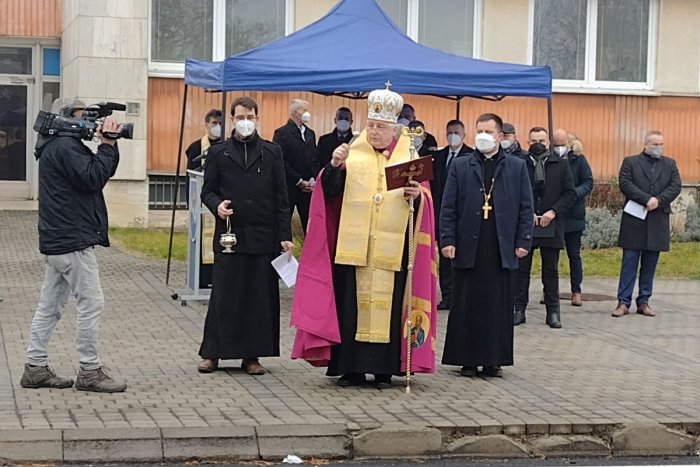 Ilustračný obrázok k článku Prešovský arcibiskup reaguje na vojnu: Trpiaceho KRISTA môžeme vidieť v každom utečencovi