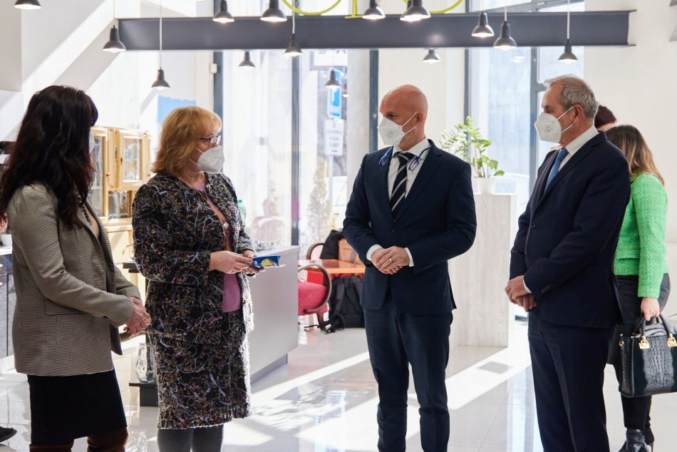 Ilustračný obrázok k článku Do našich končín zavítal minister Gröhling: Ocenil pilotný projekt Banskobystrického kraja, FOTO