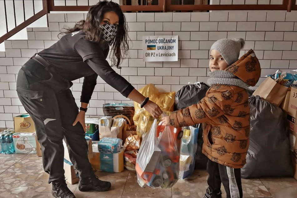 Ilustračný obrázok k článku Vojnovým utečencom pomôžu aj policajti: Zorganizovali celokrajskú zbierku, FOTO