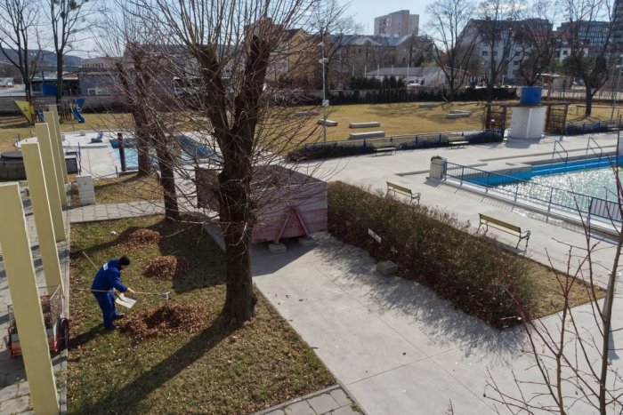 Ilustračný obrázok k článku Nebudú sedieť na stanici. Na kúpalisku Červená hviezda vznikne centrum pre utečencov