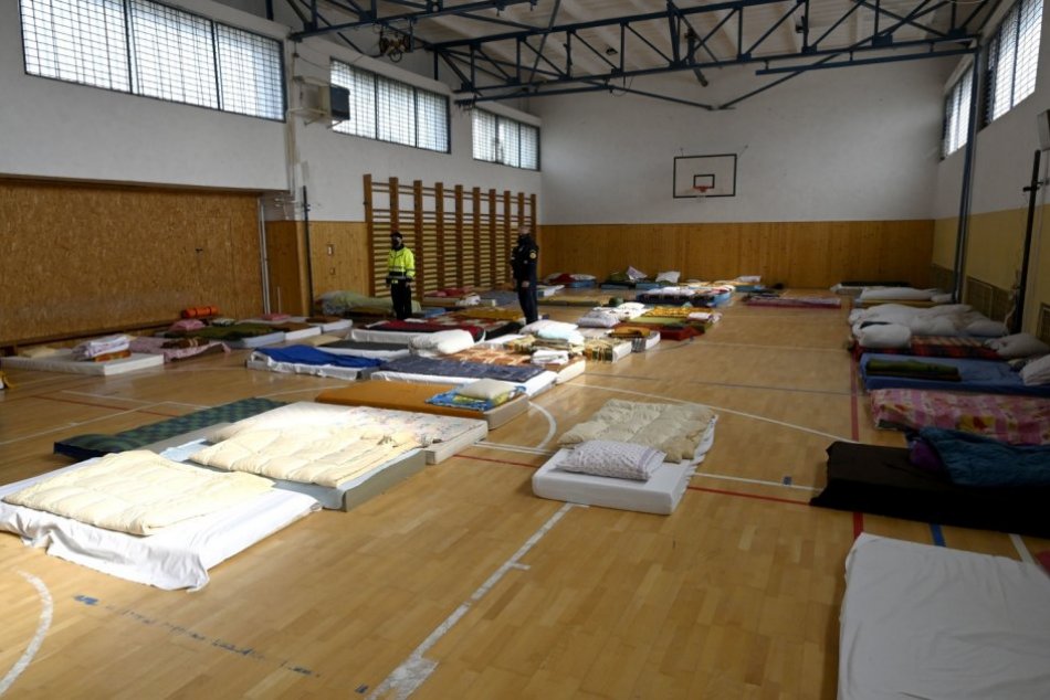 Ilustračný obrázok k článku Situácia s Ukrajincami sa upokojuje: Núdzové ubytovanie v Bystrici zíva prázdnotou