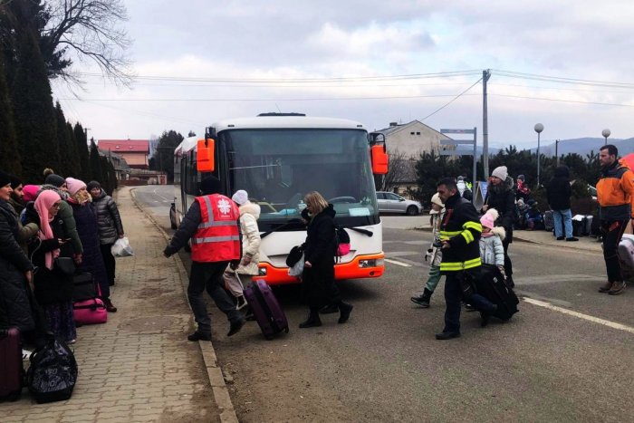 Ilustračný obrázok k článku Preprava utečencov z hranice by bola bezpečnejšia, ak by mali respirátory