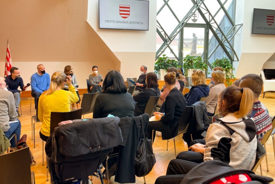 Ilustračný obrázok k článku Ako majú utečenci z Ukrajiny fungovať v Bystrici? Pomocnú ruku podajú dobrovoľníci aj nemocnice