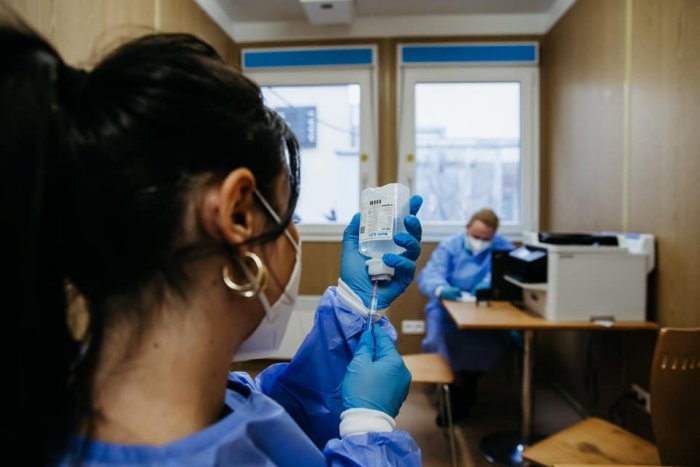 Ilustračný obrázok k článku Župa očkuje aj v košickom centre pre utečencov. Vakcínu môžu dostať aj cudzinci