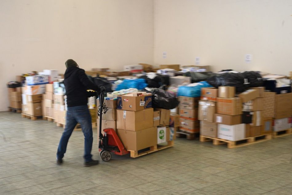 Ilustračný obrázok k článku Na Agrokomplexe zriadili logistické centrum: Slúži pre všetky zbierky z kraja, FOTO