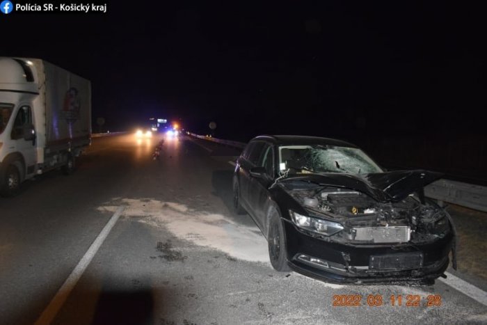 Ilustračný obrázok k článku Ďalšia tragédia pri Zelenom dvore. Chodec prebehoval cez cestu, zrazilo ho auto