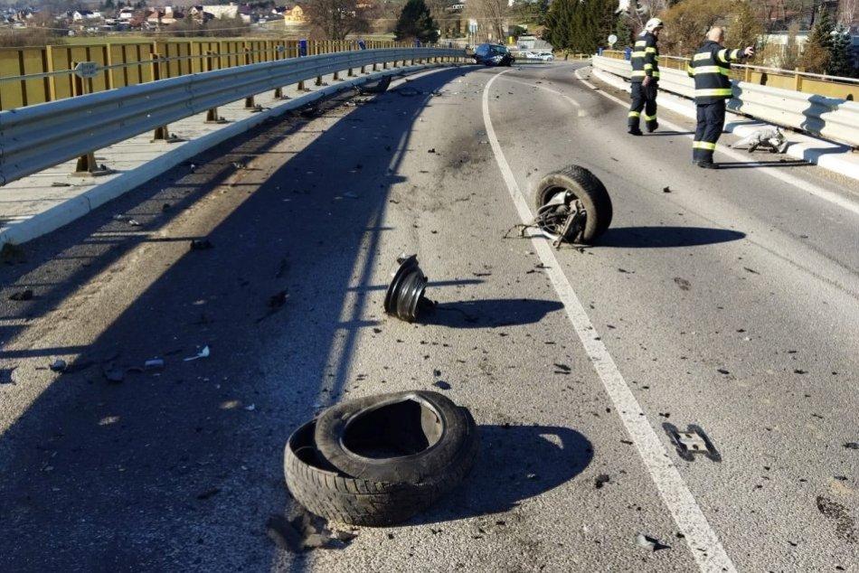 Ilustračný obrázok k článku Mladík na Audi šoféroval opitý a v protismere vrazil do Škody: Vodič zomrel, FOTO