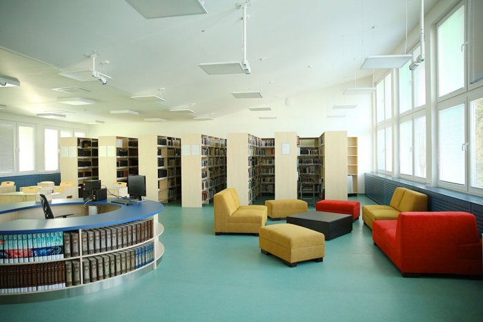 Ilustračný obrázok k článku Doteraz cítili obmedzenia: Knižnica na Námestí mládeže je konečne celá bezbariérová