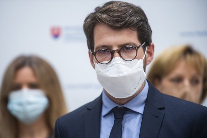 Ilustračný obrázok k článku Pandémia slabne, no ešte nie je po všetkom: Čaká nás NÁRAST, upozorňuje odborník