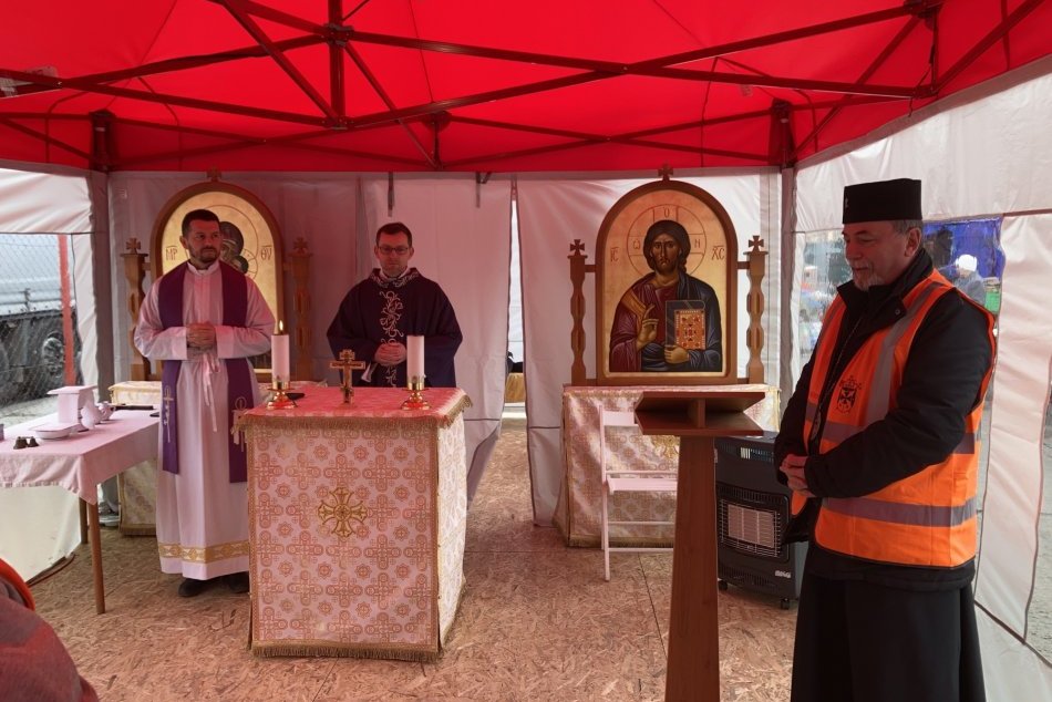 Ilustračný obrázok k článku FOTO: Na hraničnom priechode Vyšné Nemecké vytvorili dočasnú kaplnku