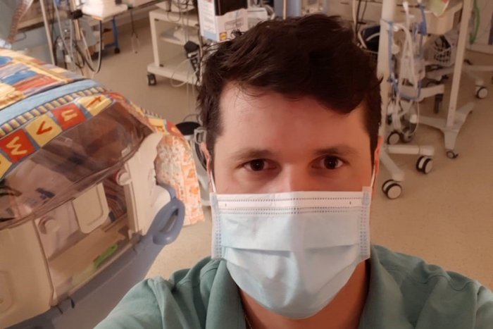 Ilustračný obrázok k článku Rodičia nás zahlcujú správami, hovorí pediater z Nitry: Chorých je rekordne veľa detí