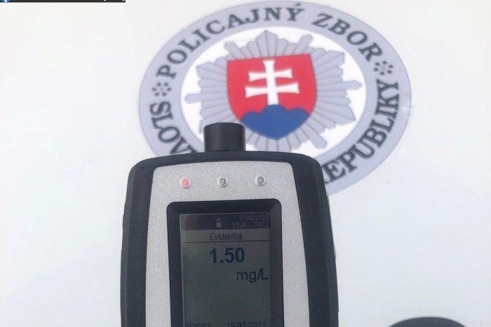 Ilustračný obrázok k článku Na Fiatke šiel vodič s 3,13 promile cikcakovito: Zbadal policajtov a ešte pridal