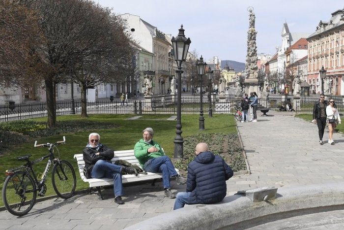 Ilustračný obrázok k článku O pár dní prechádzame na letný čas: Dočkáme sa cez víkend JARNÝCH teplôt?