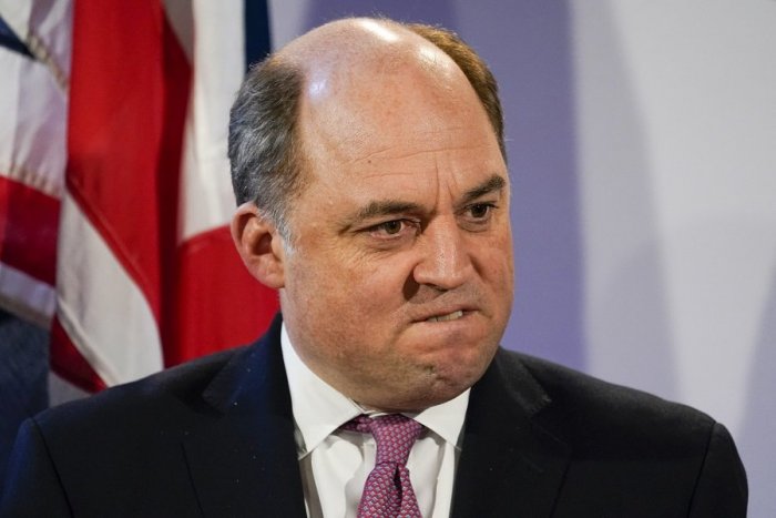 Ilustračný obrázok k článku Britskému ministrovi volal podvodník: Vydával sa za ukrajinského premiéra a kládol čudné otázky