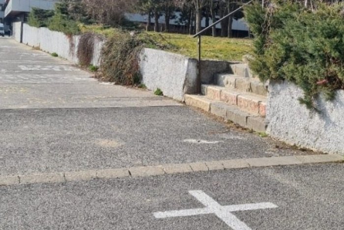 Ilustračný obrázok k článku Biele kríže na ceste vyvolali ROZRUCH: Ľudia si ich spájali s vojnou, ale všetko je INAK!