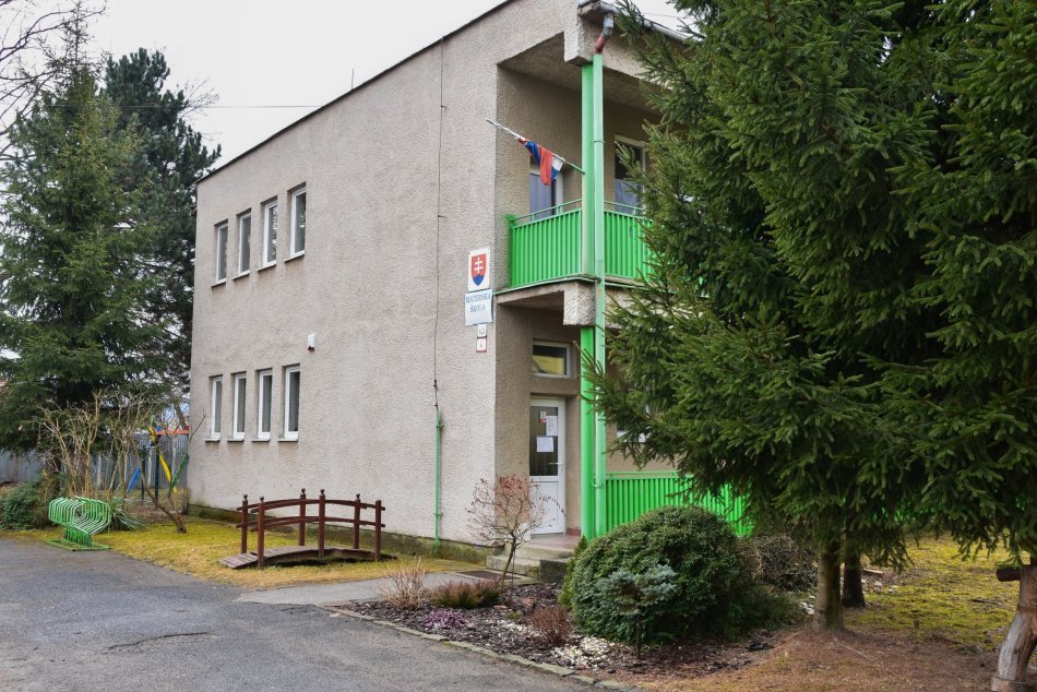 Ilustračný obrázok k článku Škôlku v Divíne čaká rekonštrukcia: Triedy dočasne premiestnili na nevšedné miesto, FOTO