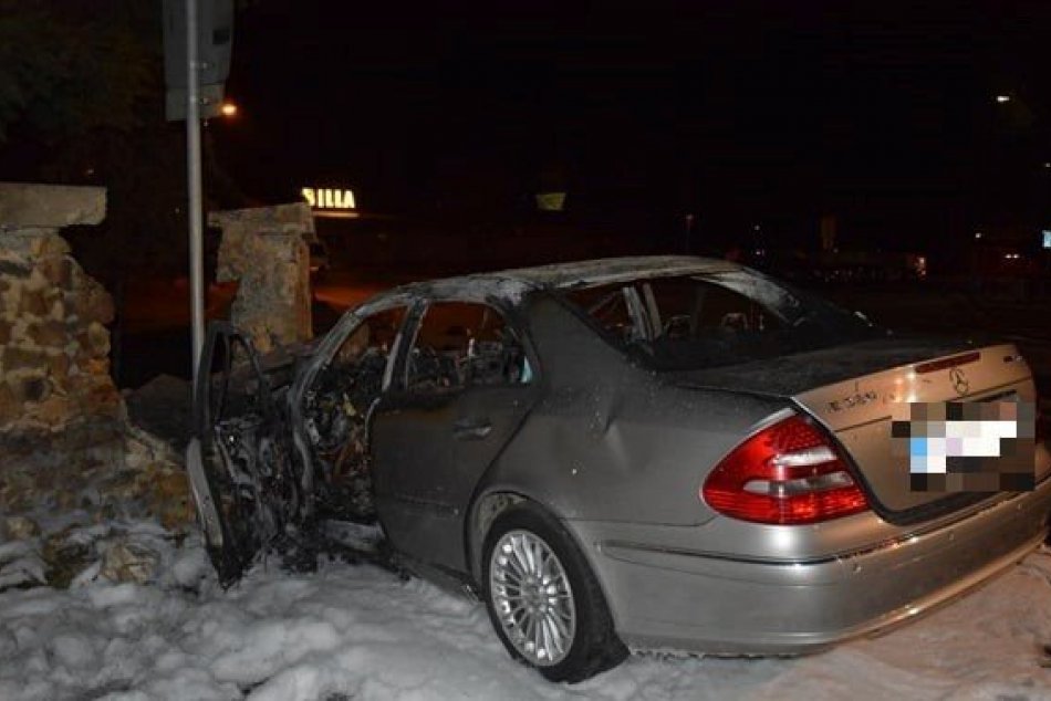 Ilustračný obrázok k článku Mladík dupol na plyn a nabúral do múru: Pri nehode zahynul len 18-ročný chlapec