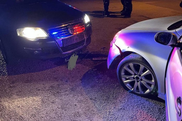 Ilustračný obrázok k článku Košicami sa ozývali výstrely: Policajti naháňali muža, ktorý mal v aute drogy