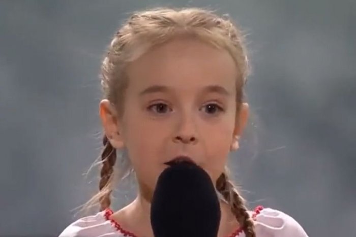 Ilustračný obrázok k článku Malá Ukrajinka dojala svet už druhýkrát: Najprv spevom v kryte, teraz na koncerte, VIDEO