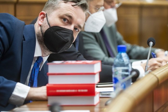 Ilustračný obrázok k článku Naďovi došla trpezlivosť: Proti Blahovi podal ŽALOBU pre obvinenia z vlastizrady