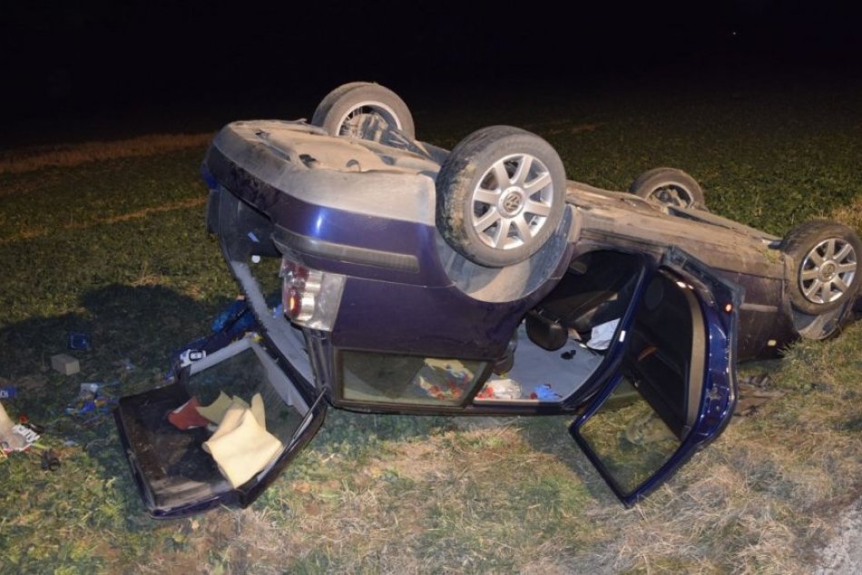 Ilustračný obrázok k článku Tragická nehoda pri Topoľčanoch: Pod prevráteným autom vyhasol život muža