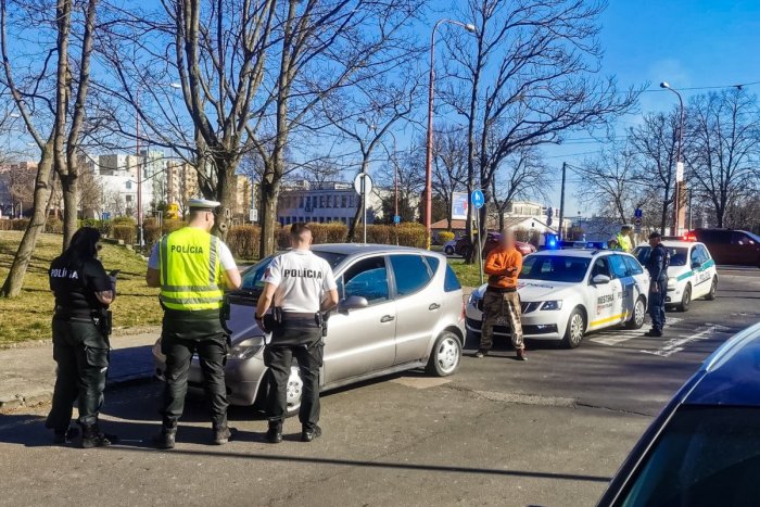 Ilustračný obrázok k článku Duševne chorý muž za volantom ohrozoval okolie: Polícia zasiahla v pravej chvíli