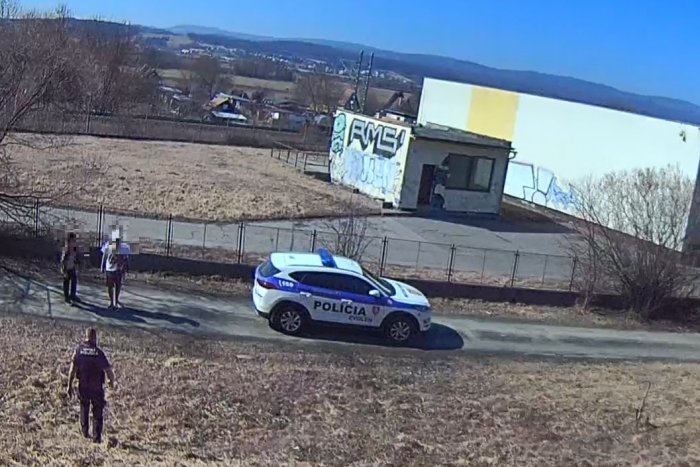 Ilustračný obrázok k článku Mladíci si vo Zvolene riadne zavarili: Mestská polícia ich prichytila s alkoholom a marihuanou