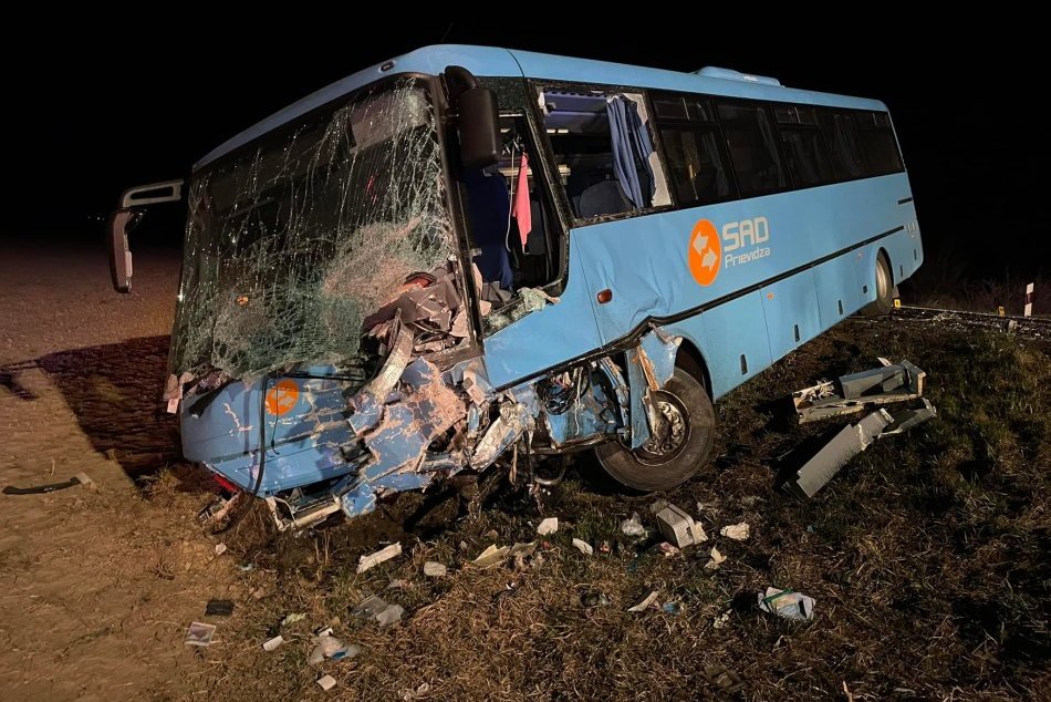 Ilustračný obrázok k článku TRAGICKÝ záver týždňa! Nehoda pri Prievidzi si vyžiadala 2 mŕtvych a viacero zranených