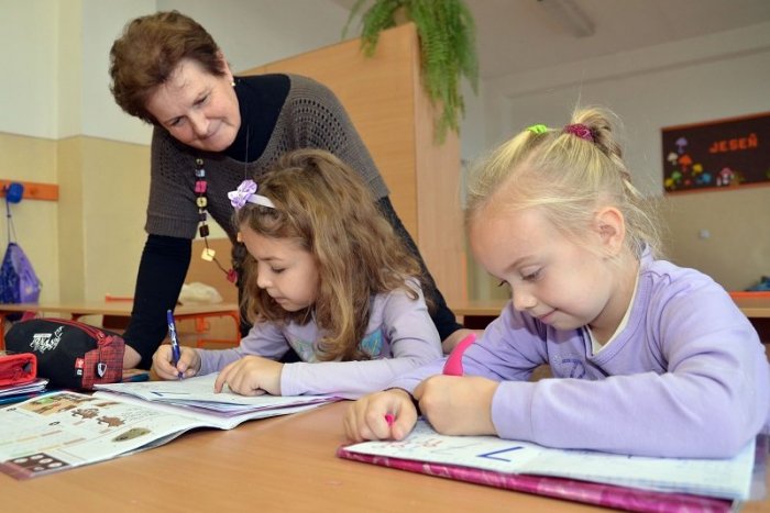 Ilustračný obrázok k článku Na bystrickej škole hľadajú POSILU: Aký PLAT ponúkajú novému učiteľovi?