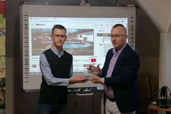 Ilustračný obrázok k článku Gymnazista tvorí videá o obciach na východe. Všimli si ho aj v zahraničí