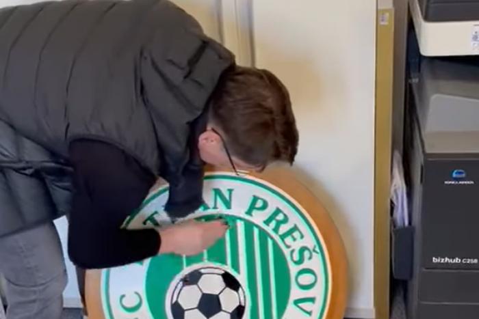 Ilustračný obrázok k článku Klub našiel na povale zabudnuté logo Tatrana: Do práce sa hneď pustil sám Micheľ, VIDEO
