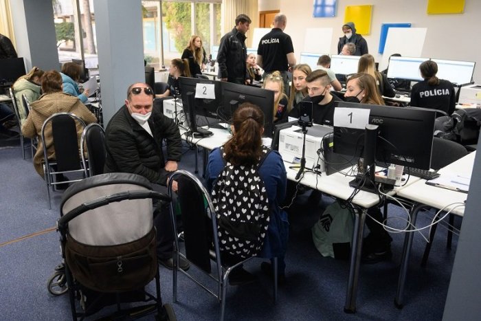 Ilustračný obrázok k článku Ukrajinci, pýtajte si SLOVENSKÉ platy! Odborári chcú zabrániť špekulantom a prepúšťaniu