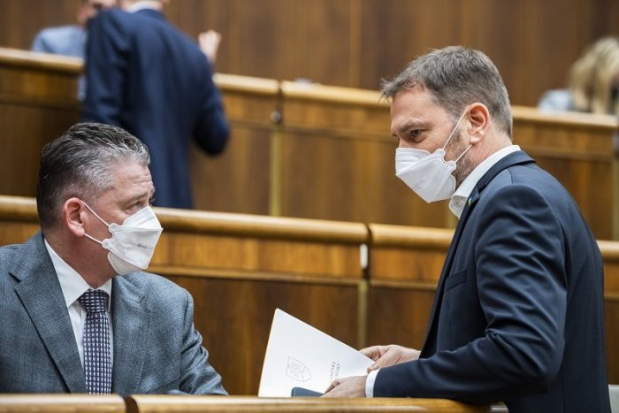 Ilustračný obrázok k článku Matovič: ZÚFALÁ opozícia! Z 2000 eur robíte korupčnú kauzu? Že vám nie je HANBA!