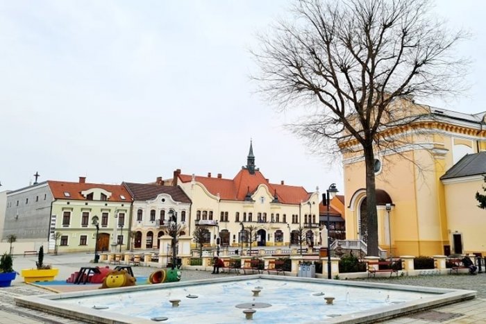 Ilustračný obrázok k článku Štartuje obnova obľúbenej fontány: Námestie oživí hrou vody a svetiel