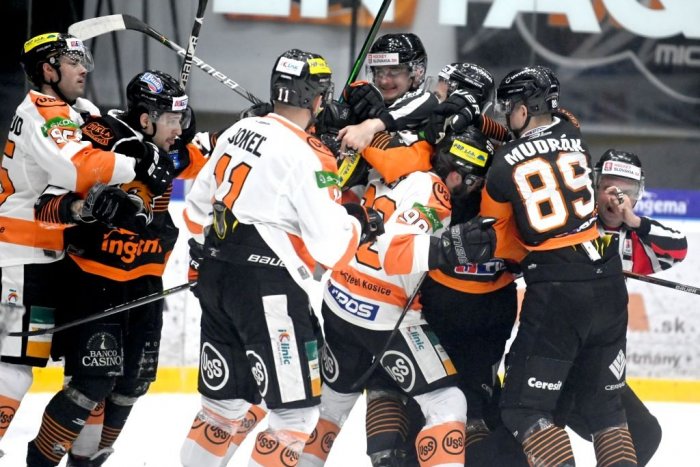 Ilustračný obrázok k článku Oceliari nevyužili ani druhý mečbal. O postup zabojujú na domácom ľade
