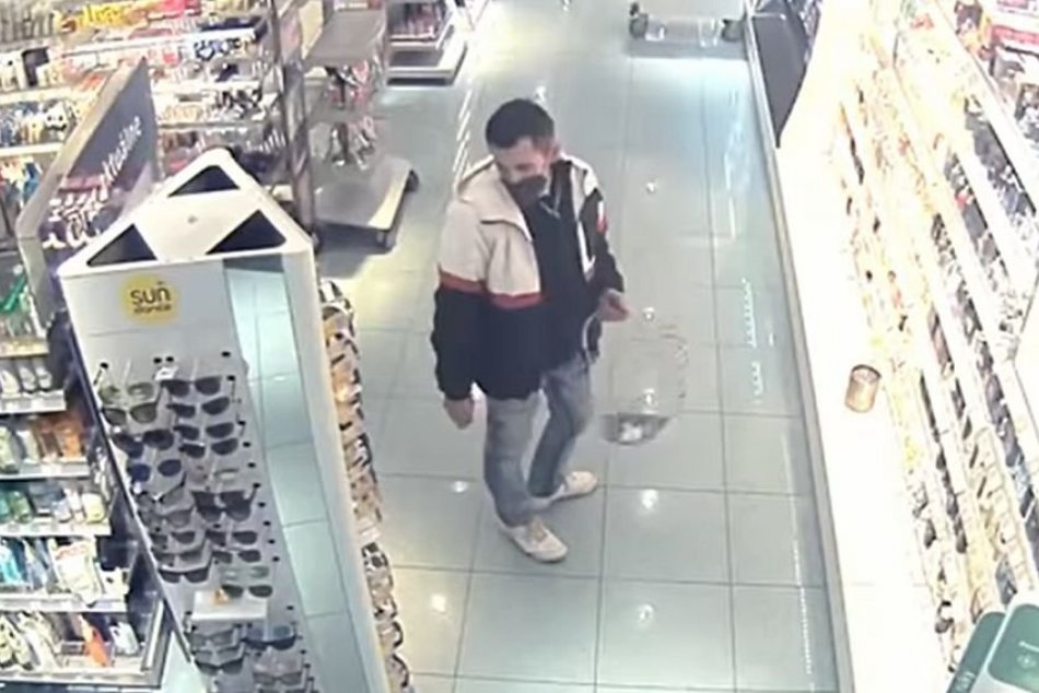 Ilustračný obrázok k článku Bystrická polícia žiada o pomoc: Spoznávate osoby na VIDEU?