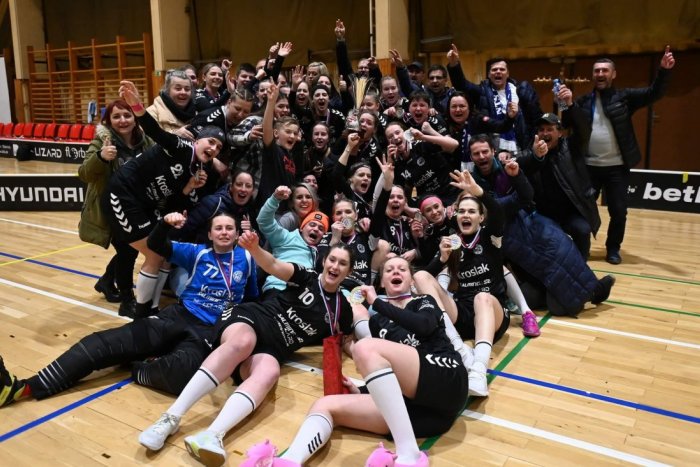 Ilustračný obrázok k článku Veľkolepý považský derby súboj o majstra: Nemšová sa teší z titulu po 12 rokoch!