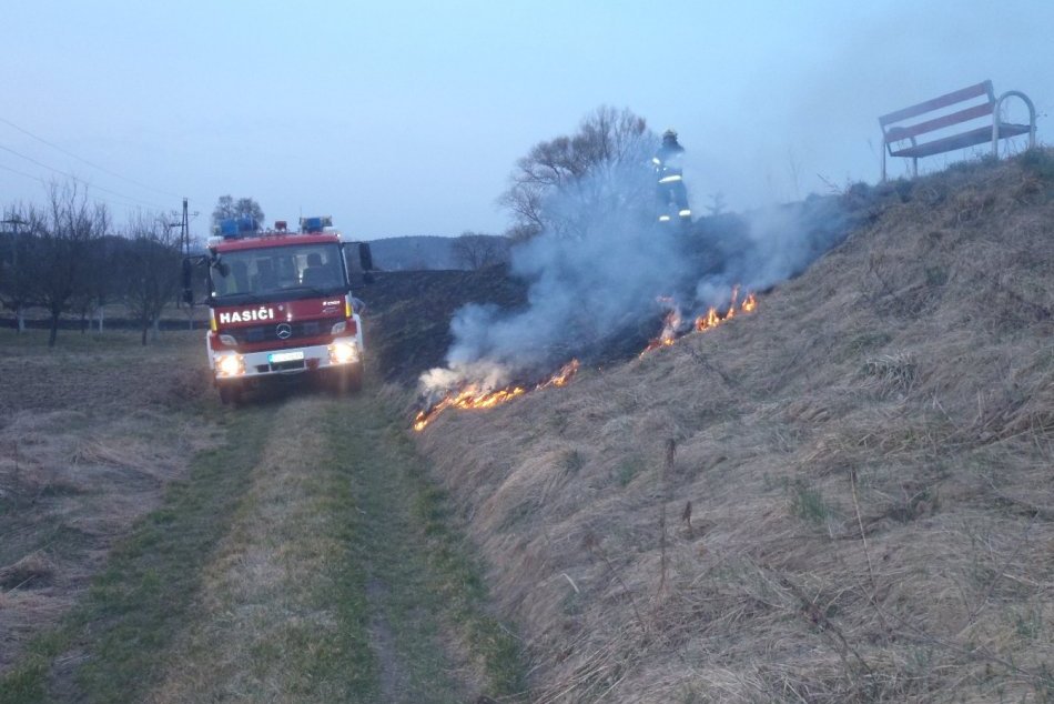 Ilustračný obrázok k článku Hasiči sa zapotili: Štvornásobný nárast požiarov v Trenčianskom kraji, FOTO