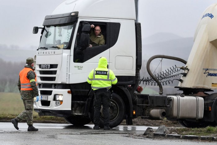 Ilustračný obrázok k článku Veľká ZMENA pri vodičákoch: Šoférovať kamióny a autobusy budú môcť osemnásťroční Slováci!