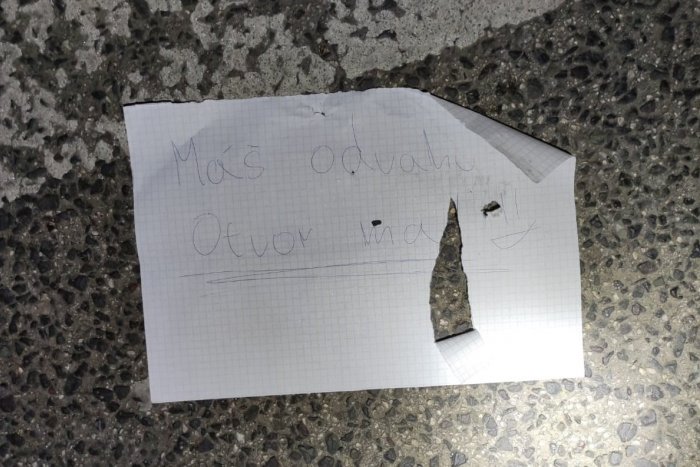 Ilustračný obrázok k článku Evakuácia a zásah PYROTECHNIKA: Topoľčancov vystrašil tajomný čierny kufrík