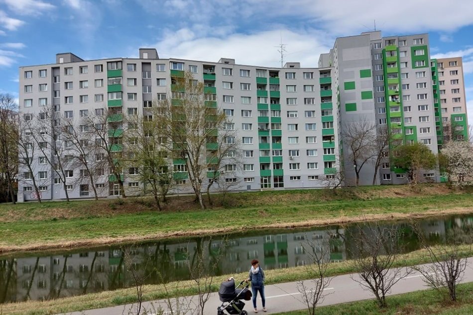 Ilustračný obrázok k článku Ceny bytov KLESLI, bývanie je však nedostupnejšie: Môžu za to vyššie ÚROKY