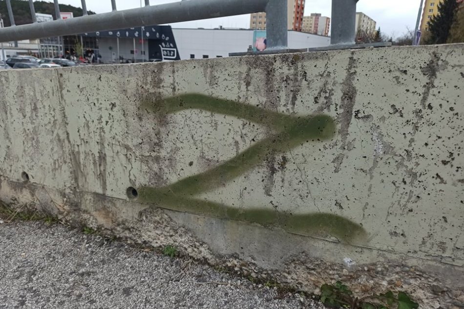 Ilustračný obrázok k článku Na Klokočine sa objavilo ďalších 15 nápisov písmena Z: Nasprejovali ich v noci