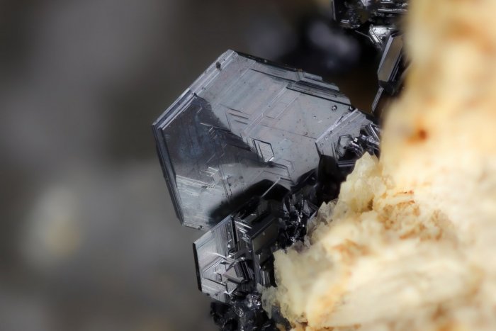 Ilustračný obrázok k článku Geológovia sú nadšení: Slovensko dalo svetu úplne nový minerál, objavili ho v Kremnici